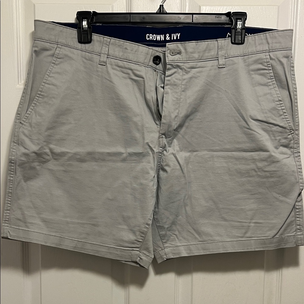 Crown & Ivy Men's Light Gray Flat Front Shorts